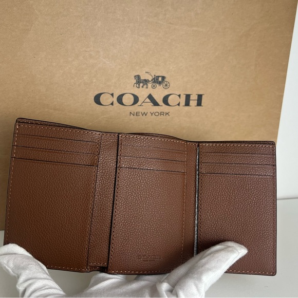 New Coach Trifold Wallet - Picture 5 of 7